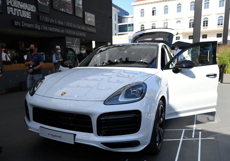 Deutsche Umwelthilfe kritisiert angeblich manipulierte Effizienzskalen an E-Autos auf IAA