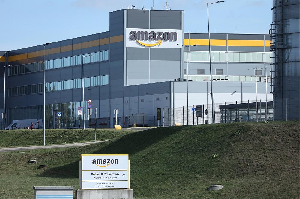 Amazon will rund 14.000 Bürojobs streichen Amazon-Logistikzentrum (Archiv)