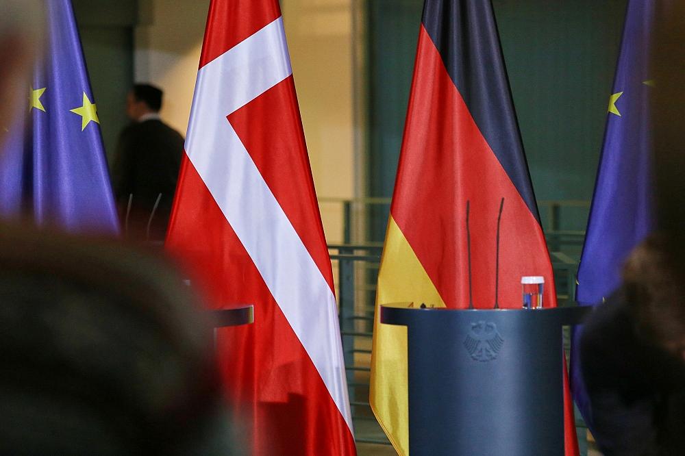 Deutschland und Dänemark bekennen sich zur Fehmarnbeltquerung Fahnen von EU