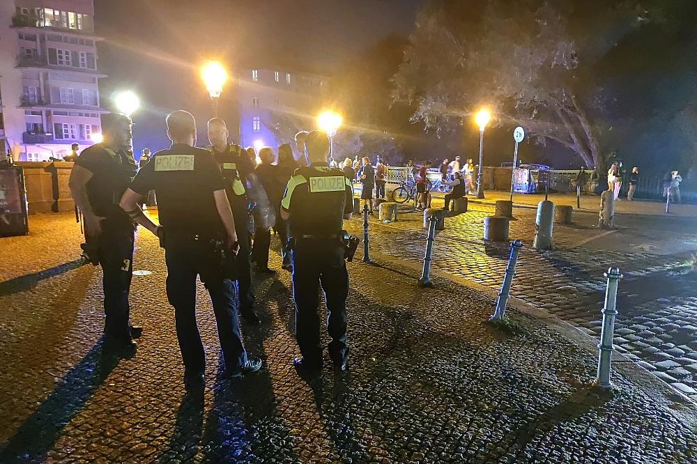 Dobrindt will Schwerpunkteinsätze an Kriminalitäts-Hotspots Polizei beendet Ruhestörung (Archiv)