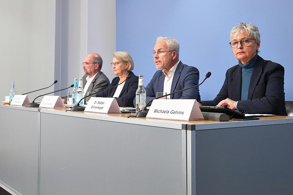 Gutachten zu vermuteten Behandlungsfehlern auf Vorjahresniveau Vorstellung Jahresstatistik 2024 zur Behandlungsfehlerbegutachtung am 30.10.2025