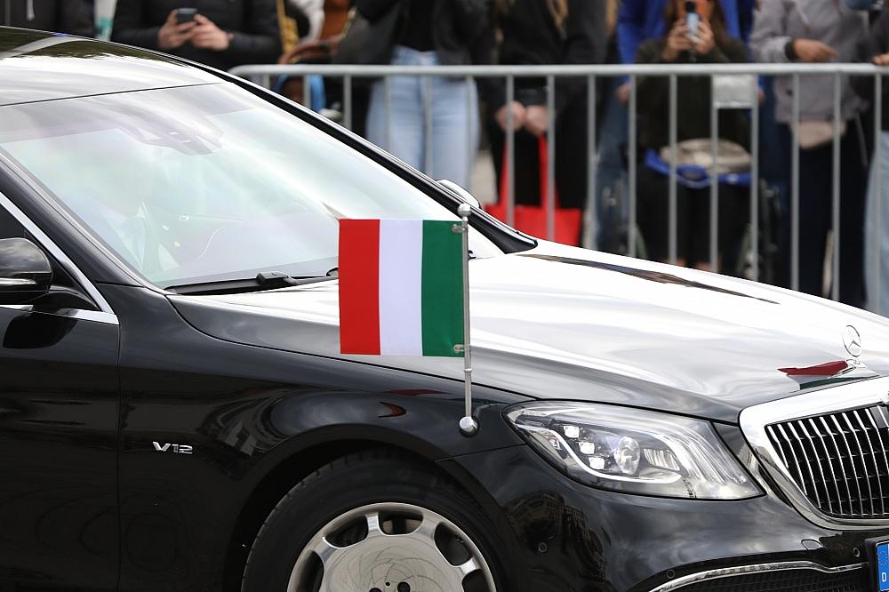 Steinmeier hebt Bedeutung deutsch-italienischer Beziehungen hervor Staatskarosse mit italienischer Fahne (Archiv)