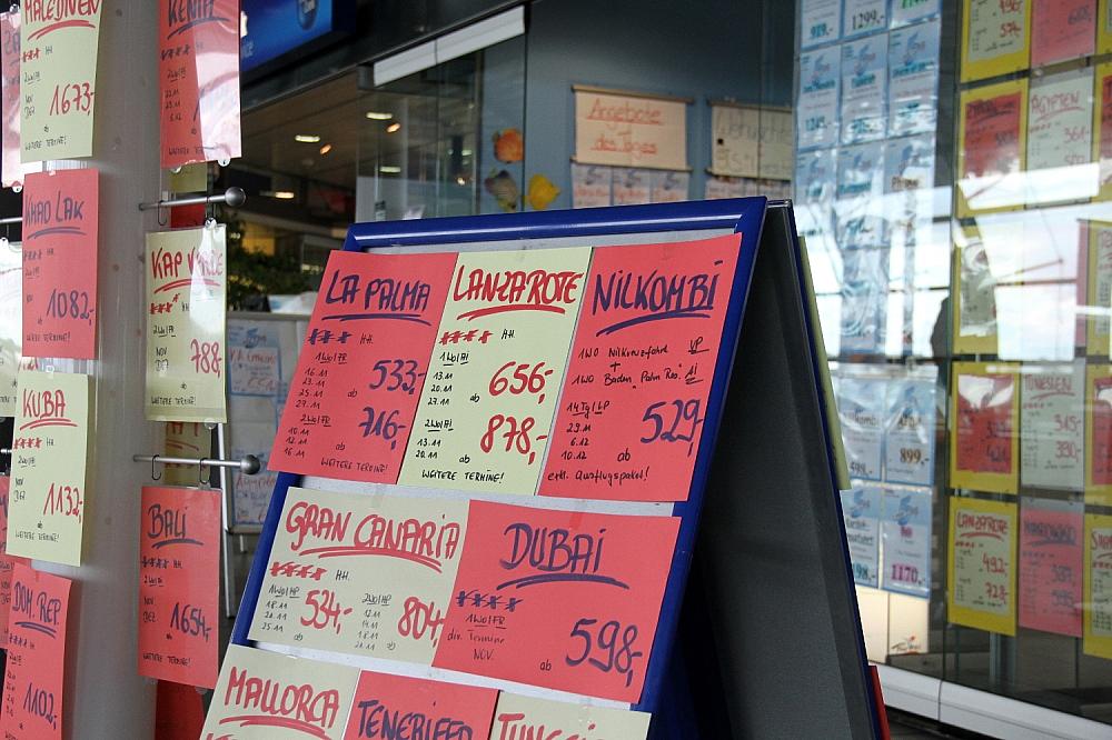 Union forder von Airlines niedrigere Ticketpreise Urlaubsangebote im Reisebüro (Archiv)