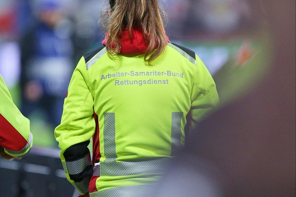 Prien will Vorbereitungen für möglichen Zivildienst treffen Sanitäterin (Archiv)