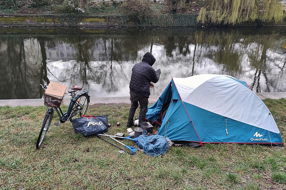 Immer mehr Wohnungslose: Linke sieht „echte Schande für unser Land“ Obdachlose kampieren (Archiv)