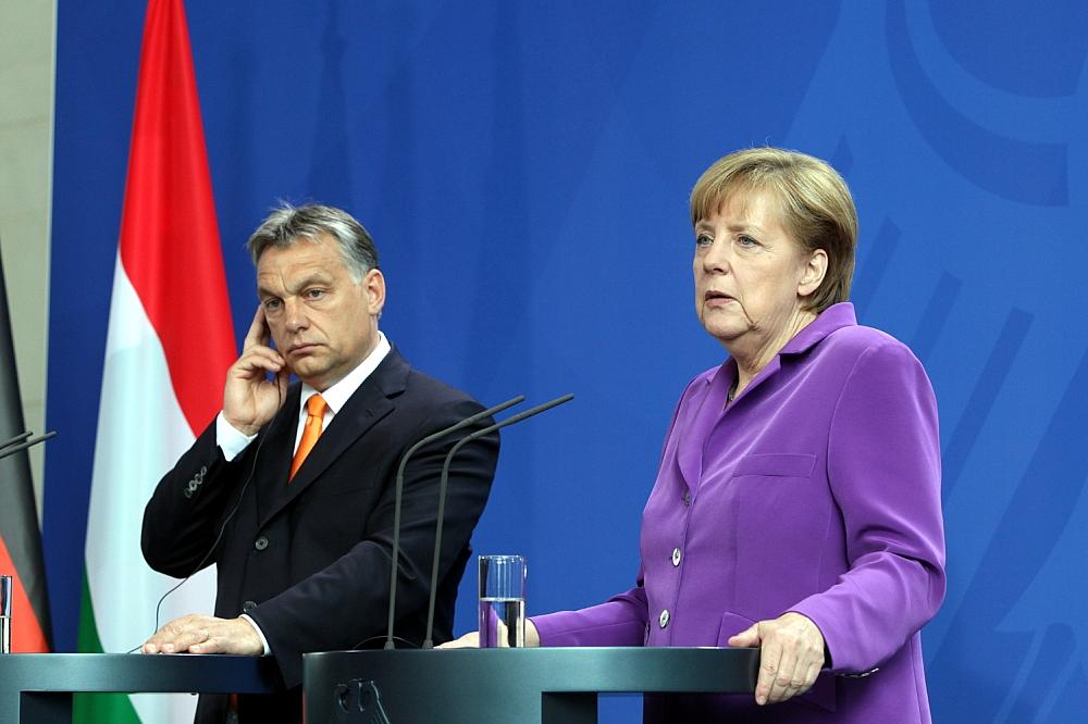 Orbán lobt Merkel und kritisiert Merz Viktor Orban und Angela Merkel im Jahr 2014 (Archiv)