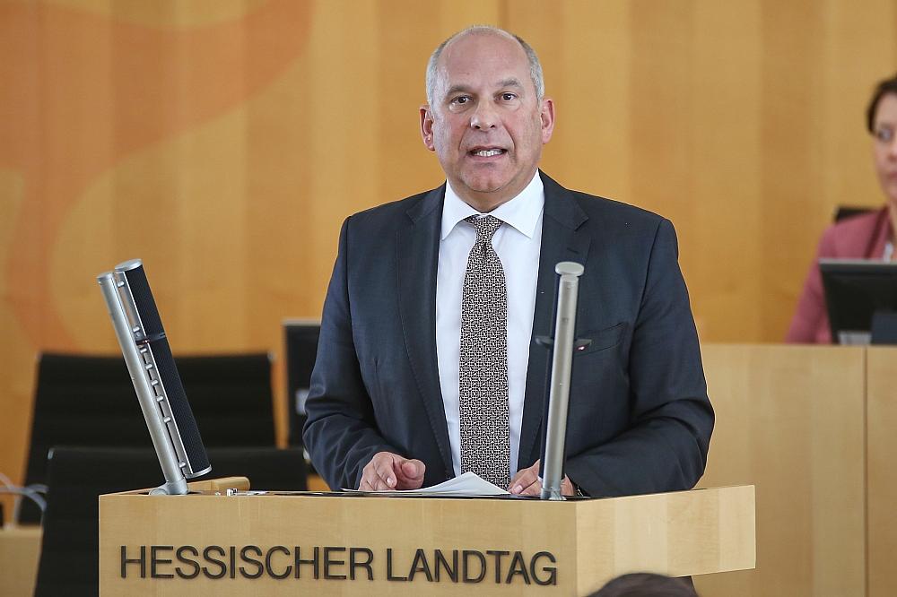 Hessens Innenminister verurteilt Anschlag auf Pkw von AfD-Politiker Roman Poseck (Archiv)