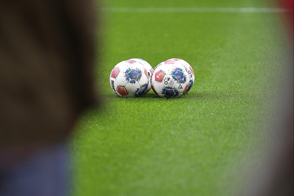 2. Bundesliga: Dresden verliert zu Hause gegen Nürnberg Fußbälle (Archiv)