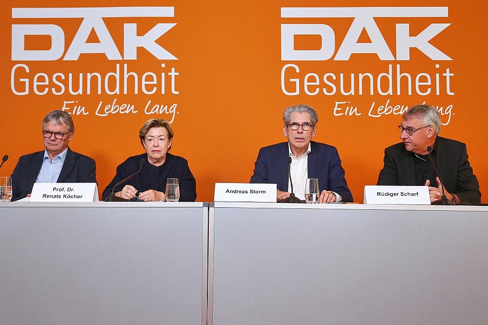 DAK sieht Pflegesystem „am Kipppunkt“ DAK-Pflegereport am 04.11.2025