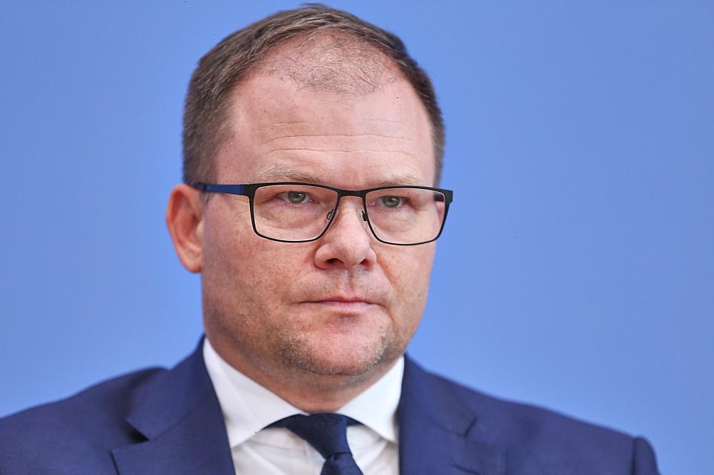 Schneider pocht auf klare Pläne für fossile Energie bei Klimagipfel Carsten Schneider (Archiv)