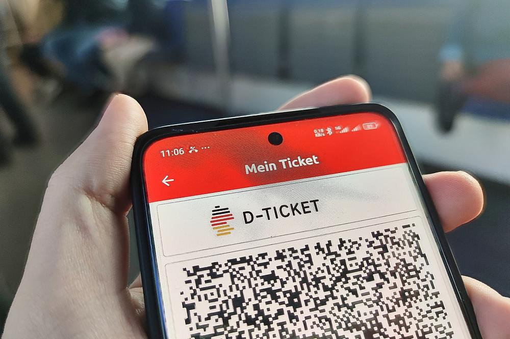 Bundestag regelt Finanzierung von Deutschlandticket bis 2030 Deutschlandticket am 07.11.2025
