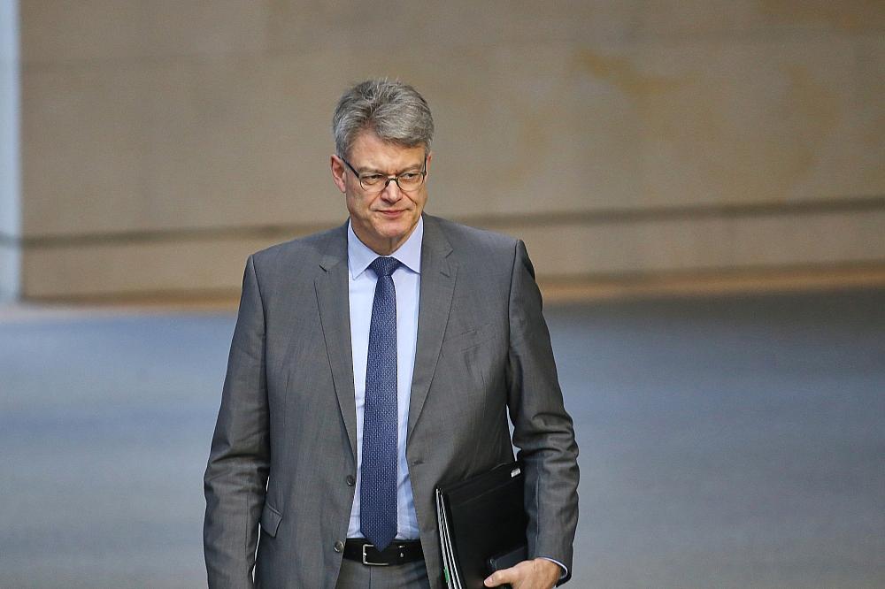 Schnieder sagt Millionenförderung für strombasierte Kraftstoffe zu Patrick Schnieder (Archiv)