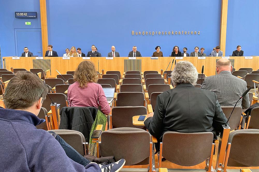 Bundesregierung bleibt nach ChatGPT-Urteil zurückhaltend Regierungspressekonferenz am 12.11.2025