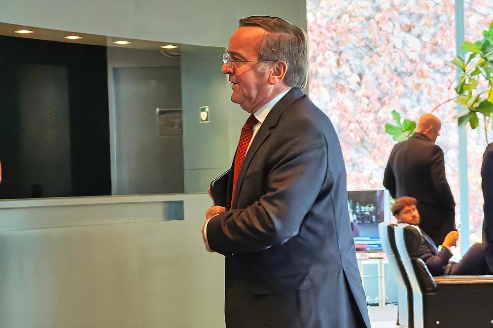 Pistorius warnt vor Demokratie-„Müdigkeit“ Boris Pistorius am 12.11.2025