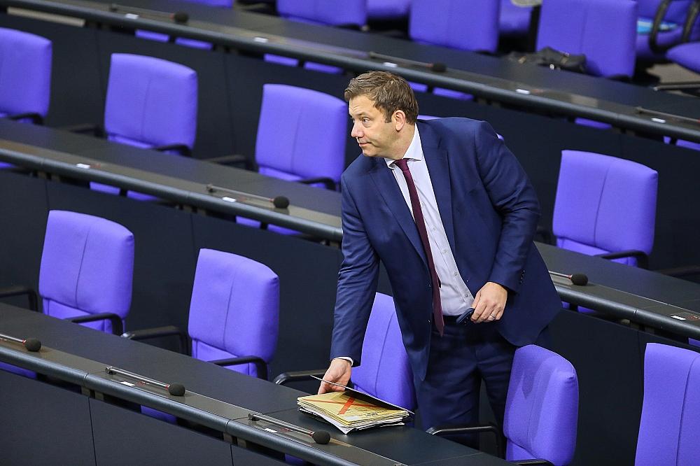 Deutsche Wirtschaft fordert klare Positionierung von Klingbeil Lars Klingbeil am 14.11.2025