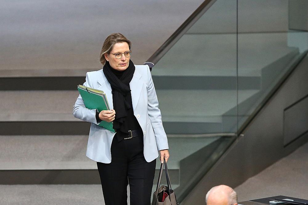 Hubig plant elektronische Fußfessel bei häuslicher Gewalt Stefanie Hubig am 14.11.2025