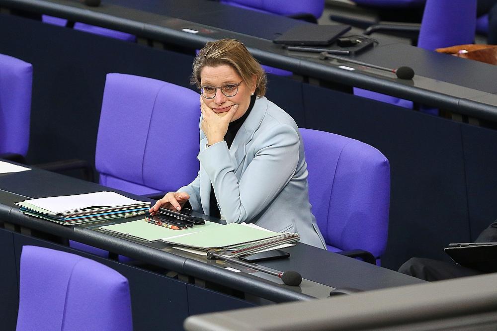 Hubig zuversichtlich: Rentenstreit noch vor Weihnachten geklärt Stefanie Hubig am 14.11.2025