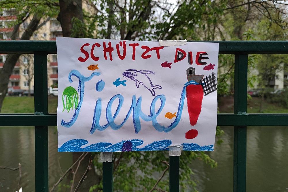 Zahl der Versuchstiere sinkt unter Zwei-Millionen-Grenze Tierschutz-Plakat (Archiv)
