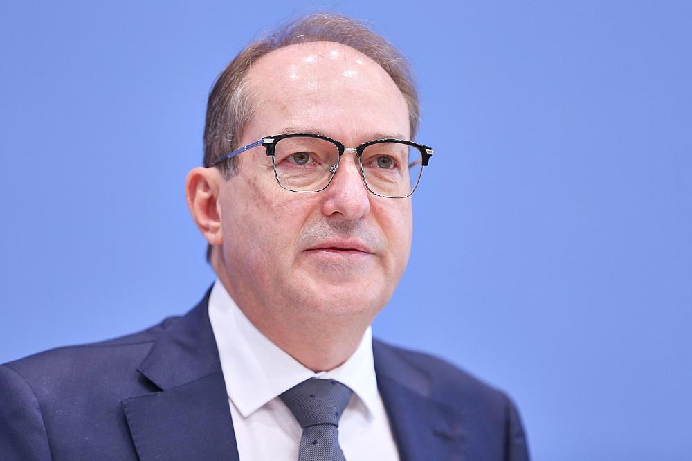 Dobrindt stellt neue Drohnenabwehreinheit in Dienst Alexander Dobrindt (Archiv)