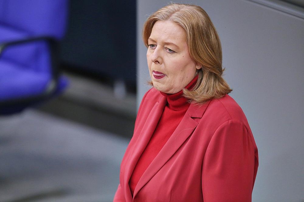 IG Metall stellt sich im Rentenstreit hinter Bas Bärbel Bas am 28.11.2025