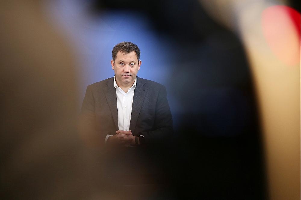 Klingbeil drängt Ressorts zu schnellen Einsparungen Lars Klingbeil am 11.12.2025