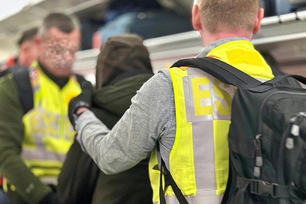 Drei Abschiebeflüge nach Afghanistan pro Monat geplant