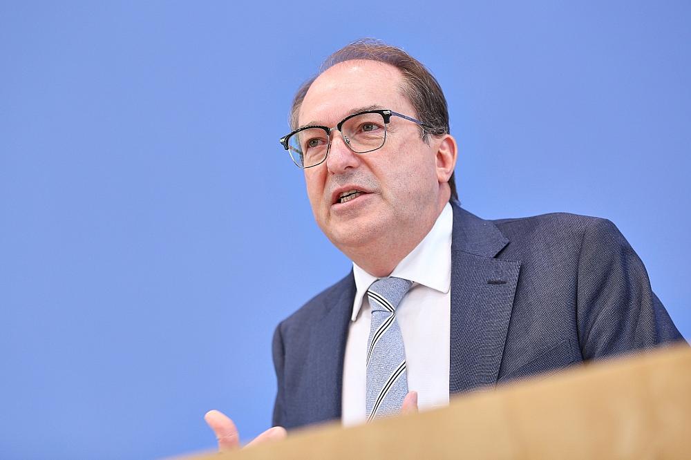 Dobrindt warnt vor hybriden Bedrohungen