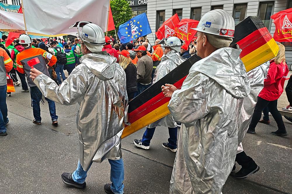 Rund Tausend Teilnehmer bei Stahldemo in Berlin