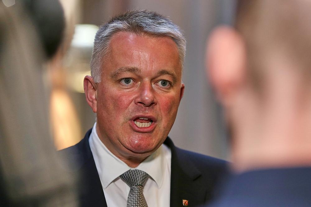GKV-Sparpaket: Schnieder kritisiert Einschnitte für Pharmaindustrie