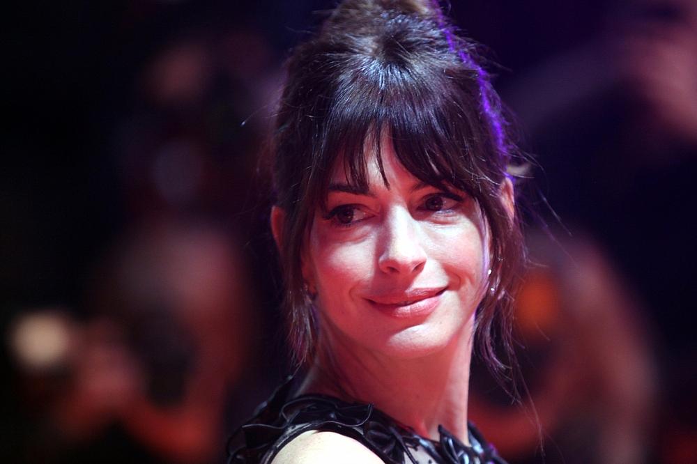Anne Hathaway warnt vor KI-Bewerbungen