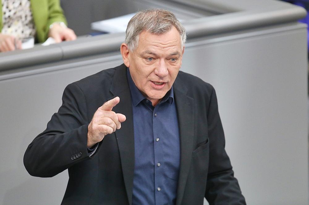Gesundheitsreform: Van Aken wirft Warken „Sozialraub“ vor