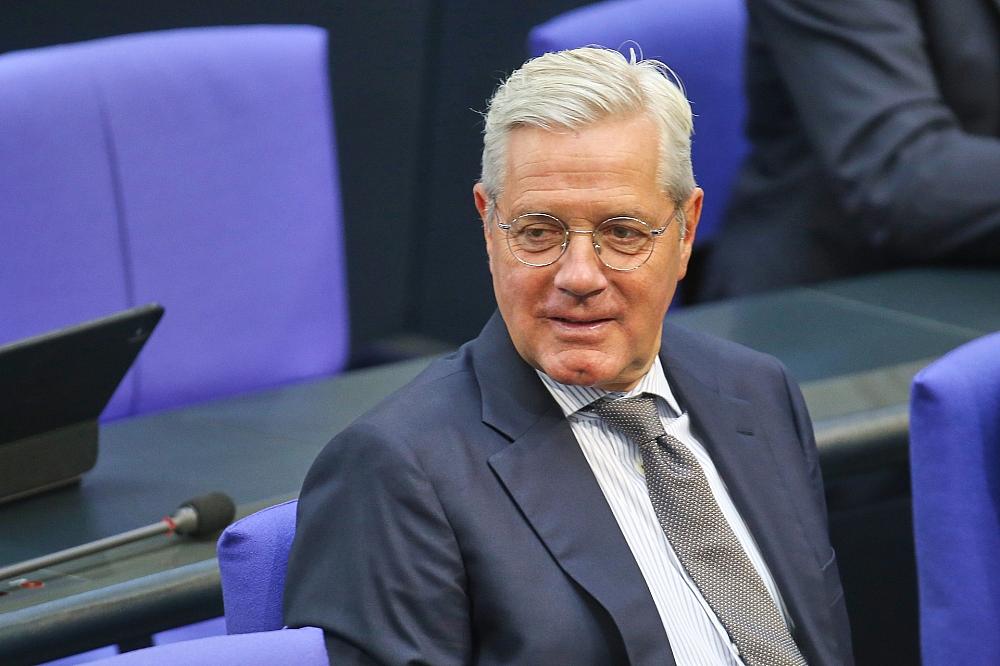 Röttgen warnt deutsche Drohnenforscher vor Hilfe für Russland