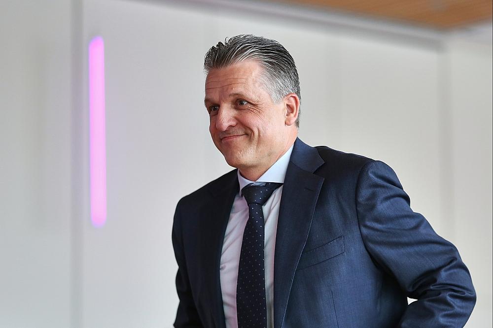 Frei verspricht „Paradigmenwechsel“ bei Berichtspflichten