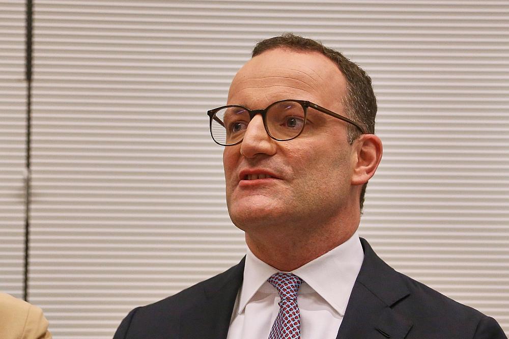 Grünen verlangen von Spahn Erklärung in Leihmutter-Debatte