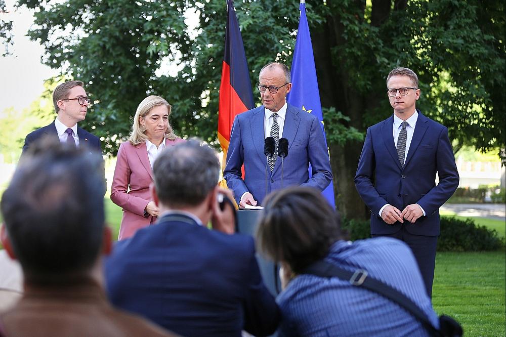 Merz bestätigt Schnieder-Aus nicht – weitere Kabinettsumbildung