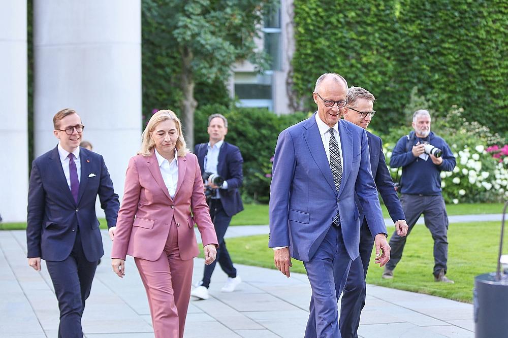 Linke kritisiert Merz` Kabinettsumbau scharf