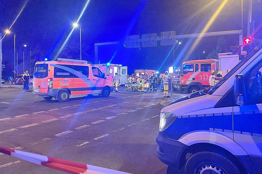 Polizei: Mindestens ein Toter und 15 Verletzte bei Berliner CSD