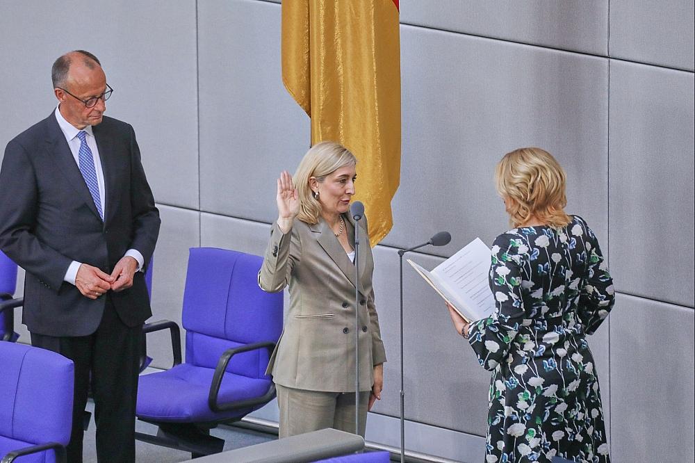 Experte: Minister-Vereidigung nach Sommerpause verfassungswidrig