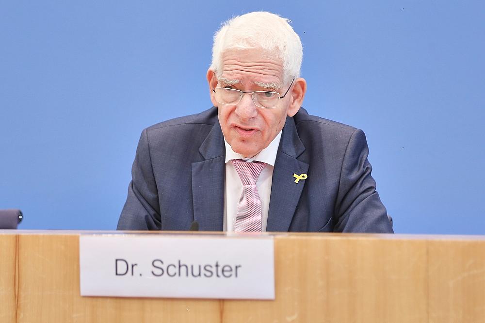 Zentralratspräsident Schuster skeptisch bei AfD-Verbot