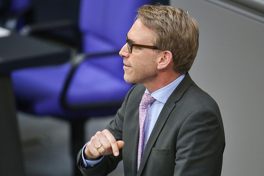 Henrichmann will Geheimdienste zu Cyber-Präventivschlägen befähigen
