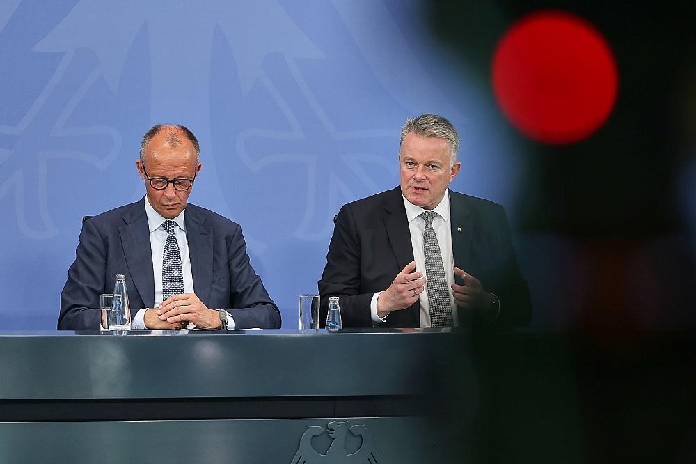 Schnieder kritisiert Merz für Regierungsumbildung