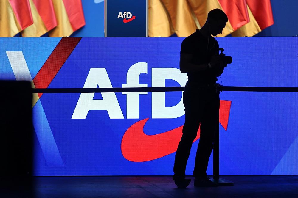 Politbarometer: AfD weiter klar vorn – Grüne legen zu