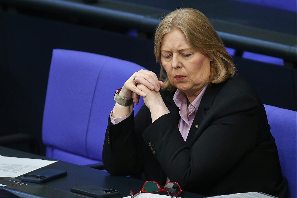 JU kritisiert Arbeitsministerin im Reformstreit