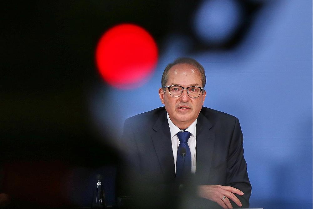 Dobrindt will Verfassungsschutz zu aktivem Geheimdienst umbauen