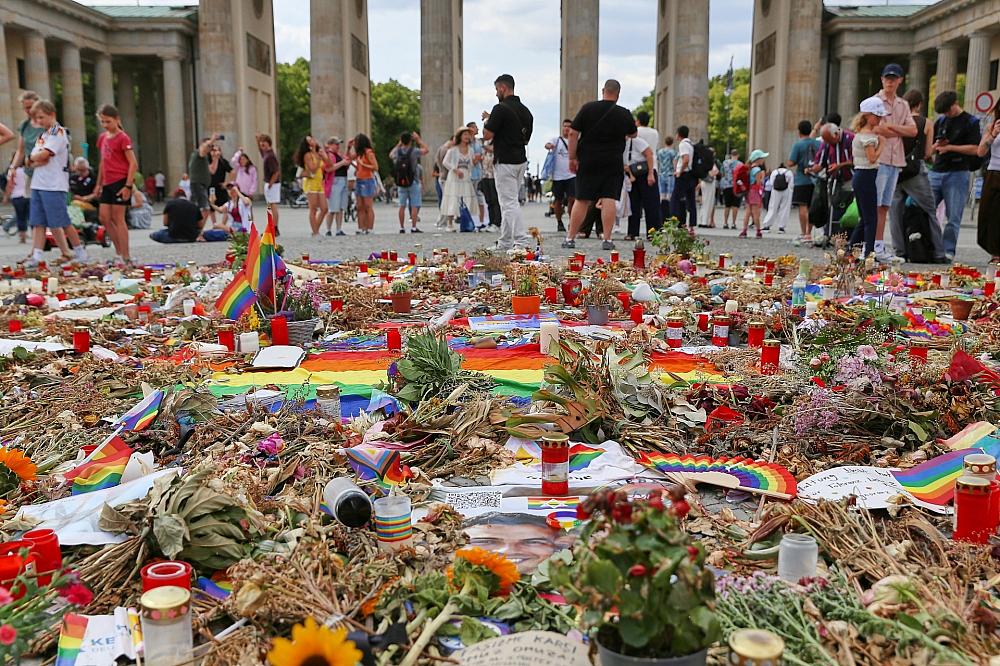 Nach CSD-Anschlag: FDP für Schließung radikaler Moscheen