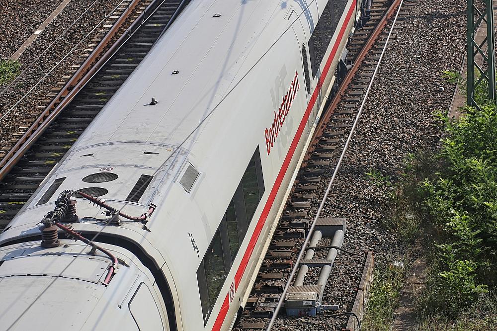Bahn hielt 800.000 Wasserpackungen für Hitzenotfälle bereit