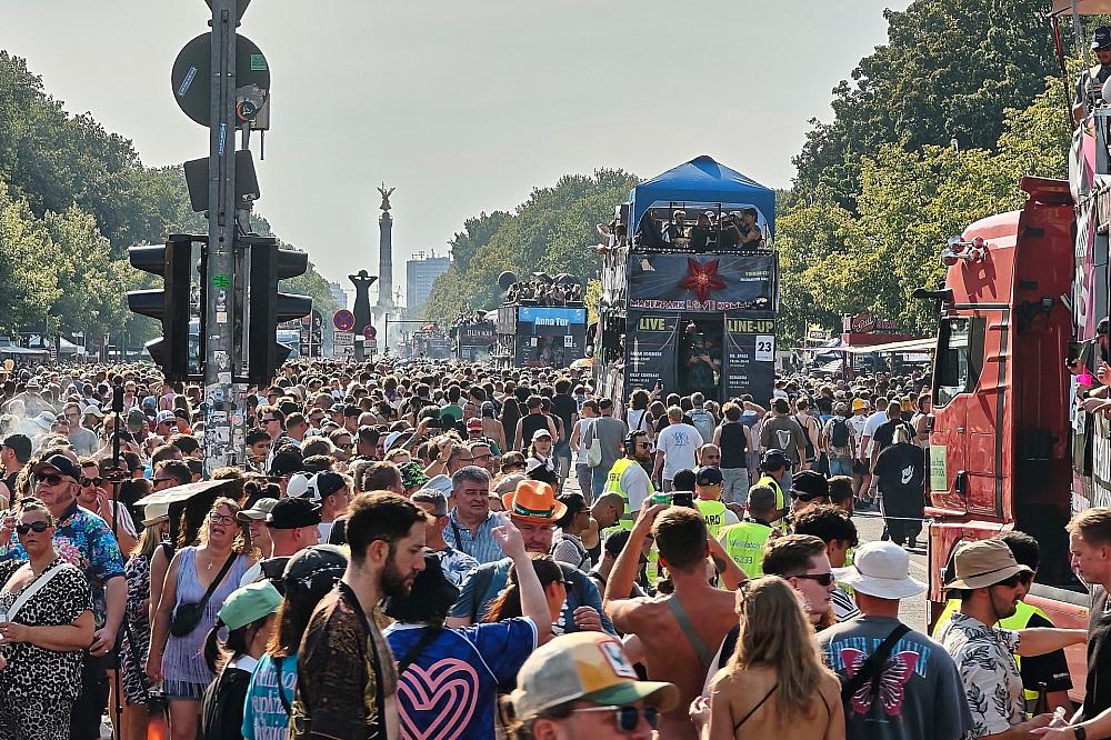 Zehntausende bei Techno-Parade „Rave the Planet“ in Berlin