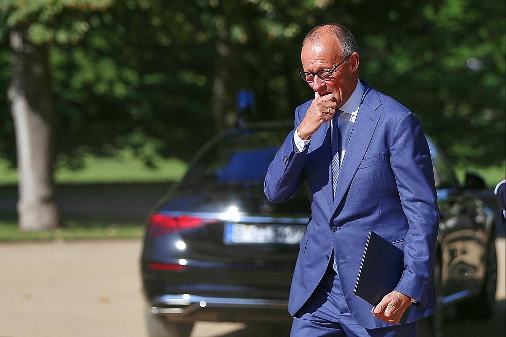 Merz bleibt im Umfragetief: 13 Prozent zufrieden