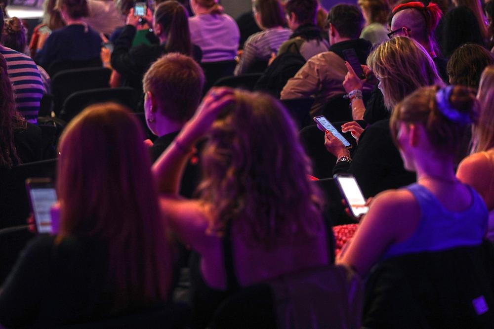 Studie: Jugend blickt pessimistischer in die Zukunft