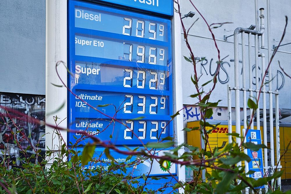 Klingbeil will „Übergewinnsteuer“ für Entlastung bei Spritpreisen